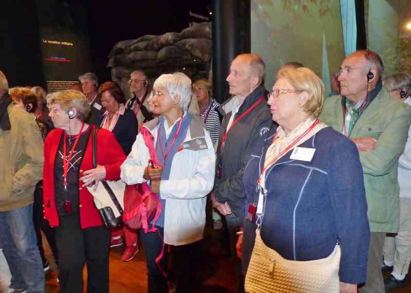 03_P1000806 (Clement).jpg - ... visite du mémorial...